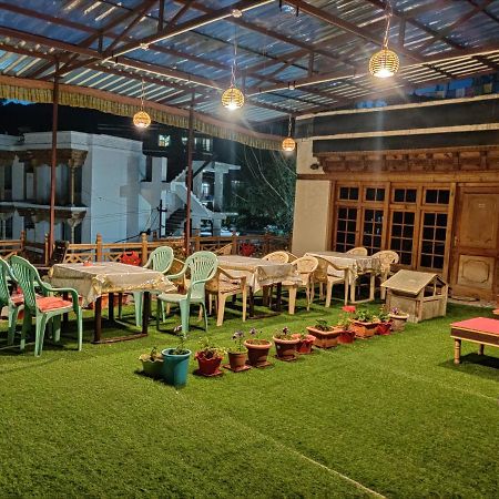 Youthok Guest House 레 외부 사진