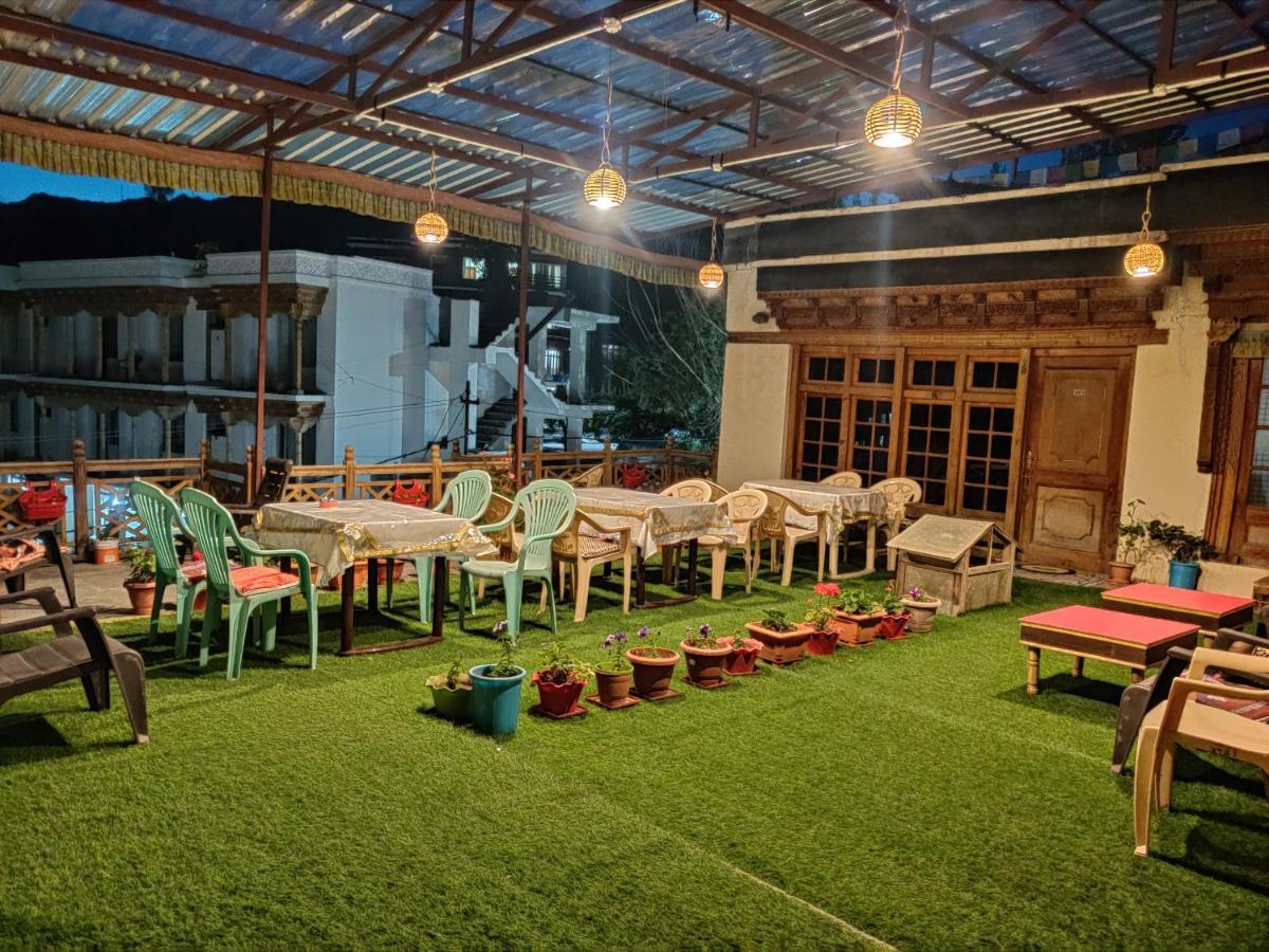 Youthok Guest House 레 외부 사진