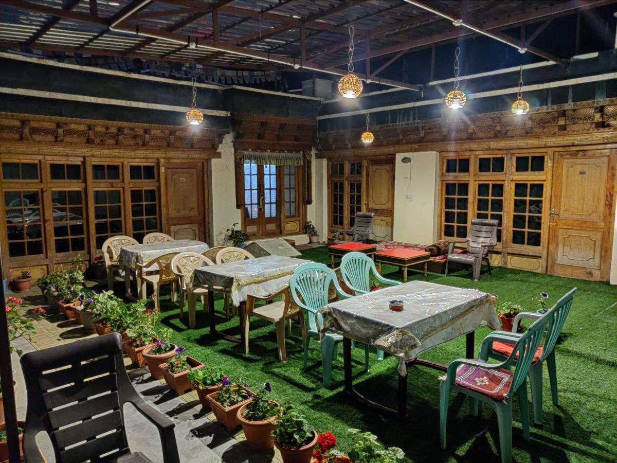 Youthok Guest House 레 외부 사진