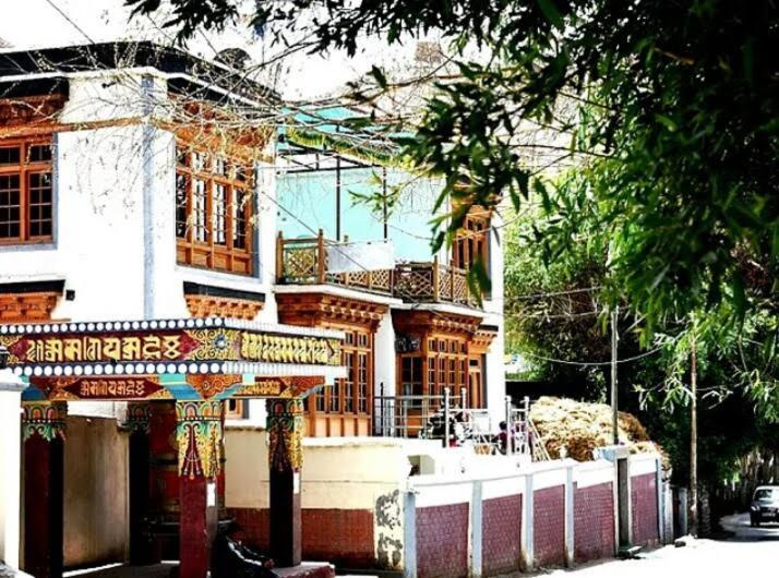 Youthok Guest House 레 외부 사진