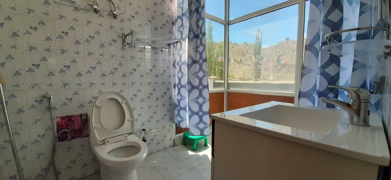 Youthok Guest House 레 외부 사진